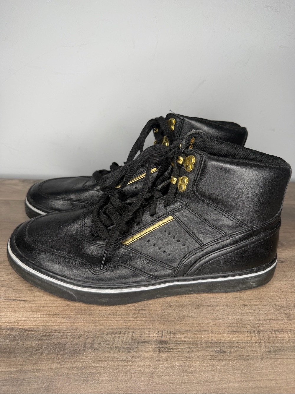 Men's Rockport Black High-Top Leather Sneakers with Gold Accents sz 9